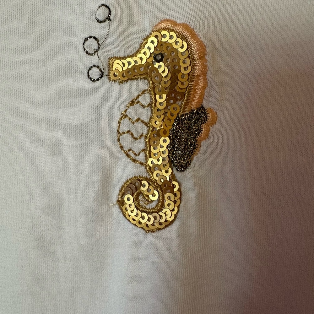 Alexis Taylor NWT Adorable White Tee with Gold Seahorse Accents. Size 3X - Picture 2 of 6